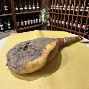 Prosciutto intero 
C'era una volta nel 1645...